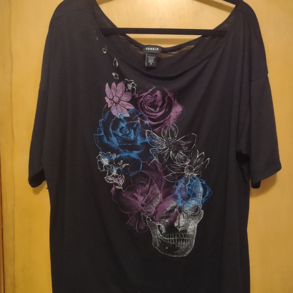 torrid Tops - Torrid black and purple skull shirt